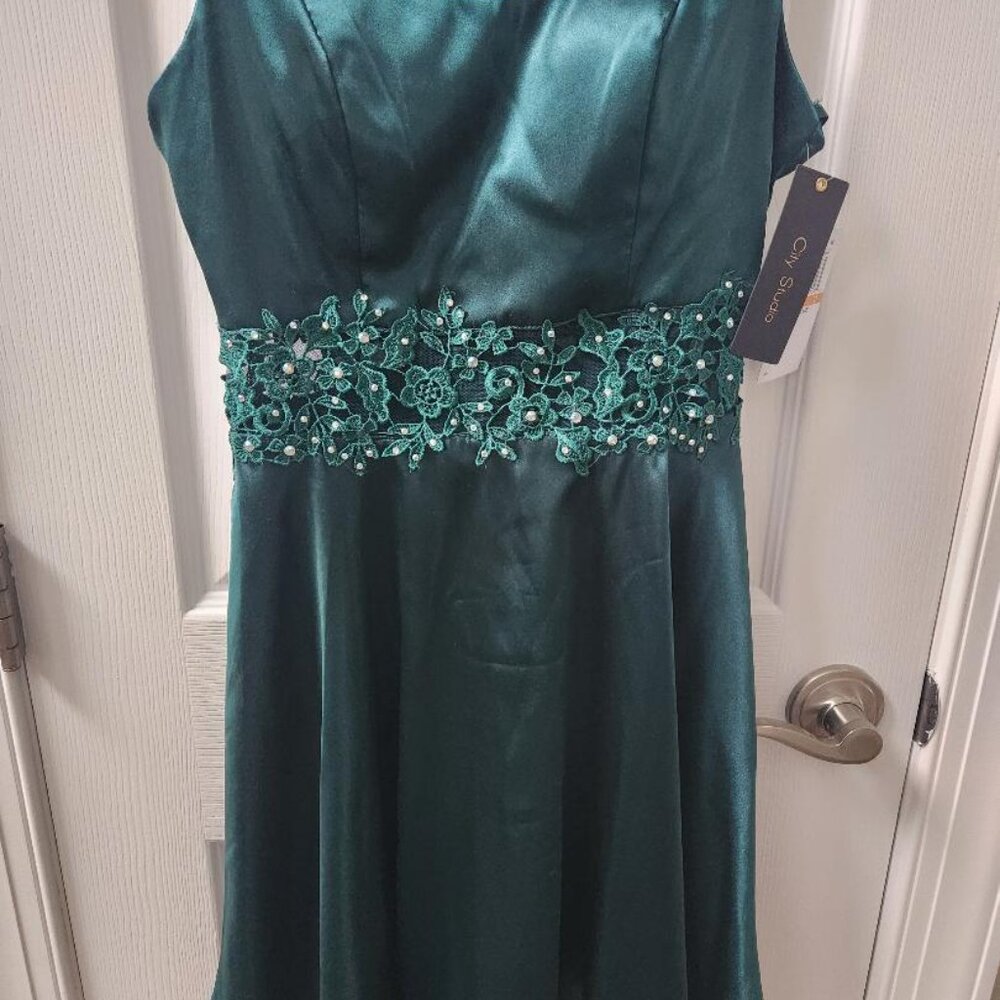 Emerald green City Studio formal dress with pearl beaded lace detailing and spag